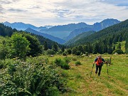 09 All'inizio di lunga faticosa salita...il sole picchia forte 